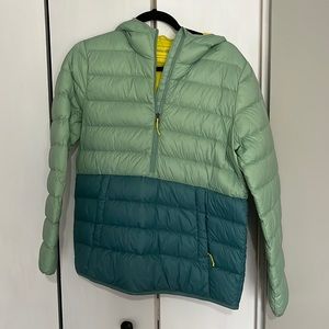 Never worn Eddie Bauer pullover color block puffy coat